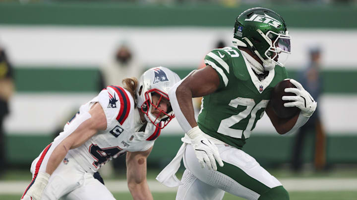 Dec 28, 2025; East Rutherford, New Jersey, USA; New York Jets running back Breece Hall (20) runs for a touchdown against New England Patriots safety Brenden Schooler (41) during the second half of the game at MetLife Stadium.  Mandatory Credit: Vincent Carchietta-Imagn Images