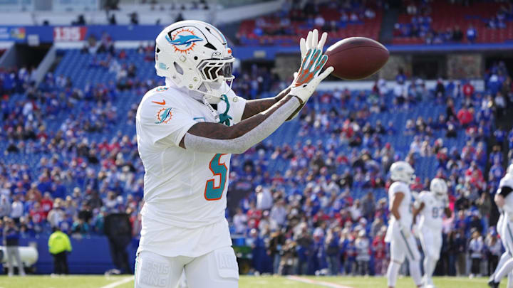 Nov 3, 2024; Orchard Park, New York, USA; Miami Dolphins cornerback Jalen Ramsey (5) warms up prior to the game against the Buffalo Bills at Highmark Stadium. Mandatory Credit: Gregory Fisher-Imagn Images Nov 3, 2024; Orchard Park, New York, USA; Miami Dolphins cornerback Jalen Ramsey (5) warms up prior to the game against the Buffalo Bills at Highmark Stadium. Mandatory Credit: Gregory Fisher-Imagn Images