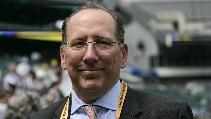 John Textor se retire de ses fonctions.