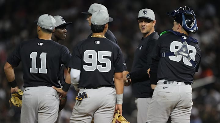Mar 8, 2025; West Palm Beach, Florida, USA;  New York Yankees manager Aaron Boone (second from right) changes pitchers in the fourth inning against the Houston Astros at CACTI Park of the Palm Beaches.