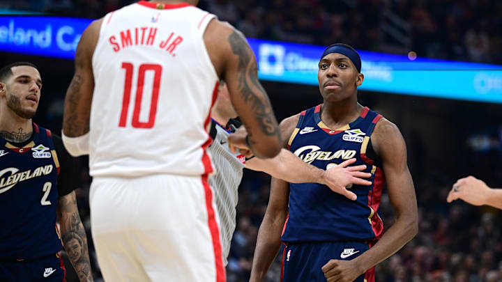 Nov 19, 2025; Cleveland, Ohio, USA; Cleveland Cavaliers forward Nae’ Qwan Tomlin (35) is separated from Houston Rockets forward Jabari Smith Jr. (10) after an altercation during the first half at Rocket Arena. Mandatory Credit: David Dermer-Imagn Images