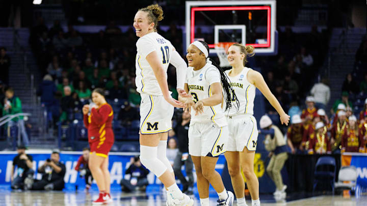 Hobbs (10) led the Wolverines with 28 points against the Cyclones.