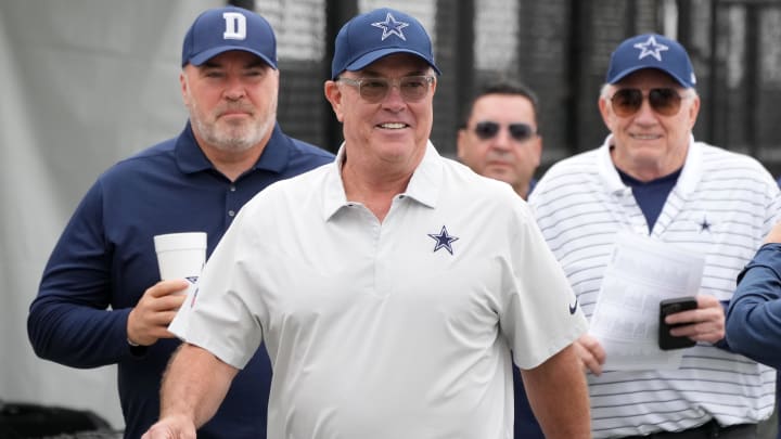 Jul 26, 2022; Oxnard, CA, USA; Dallas Cowboys chief operating officer Stephen Jones (center) arrives with coach Mike McCarthy (left) and owner Jerry Jones at training camp press conference at the River Ridge Fields. Jul 26, 2022; Oxnard, CA, USA; Dallas Cowboys chief operating officer Stephen Jones (center) arrives with coach Mike McCarthy (left) and owner Jerry Jones at training camp press conference at the River Ridge Fields.