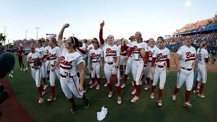 Alabama softball team celebrates win at the 2026 Women's College World Series