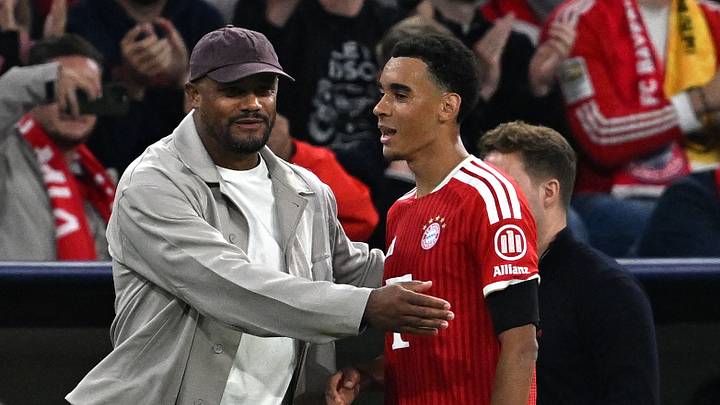 Vincent Kompany spricht Jamal Musiala Mut zu Vincent Kompany spricht Jamal Musiala Mut zu