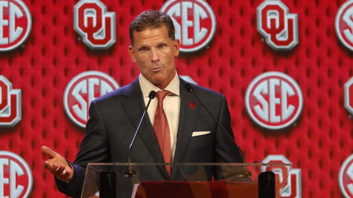 Oklahoma coach Brent Venables Oklahoma coach Brent Venables