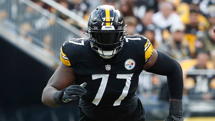 Dec 3, 2023; Pittsburgh, Pennsylvania, USA; Pittsburgh Steelers offensive tackle Broderick Jones (77) at the line of scrimmage against the Arizona Cardinals during the first quarter at Acrisure Stadium. Mandatory Credit: Charles LeClaire-USA TODAY Sports Dec 3, 2023; Pittsburgh, Pennsylvania, USA; Pittsburgh Steelers offensive tackle Broderick Jones (77) at the line of scrimmage against the Arizona Cardinals during the first quarter at Acrisure Stadium. Mandatory Credit: Charles LeClaire-USA TODAY Sports