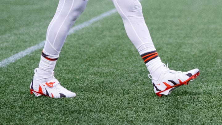 Cleveland Browns quarterback Shedeur Sanders wears the Nike Air DT '96 cleats.