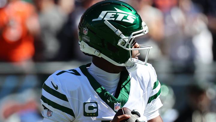 Sports Illustrated's Nick Faria has a thought for every Jets starter after the first month of the NFL season. What are his thoughts on QB Geno Smith? Sports Illustrated's Nick Faria has a thought for every Jets starter after the first month of the NFL season. What are his thoughts on QB Geno Smith?