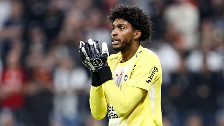 Pena de Hugo Souza foi reduzida pelo STJD