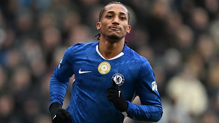 Joao Pedro et Chelsea affrontent Aston Villa en Premier League