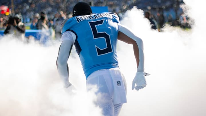 Tennessee Titans wide receiver Elic Ayomanor (5)