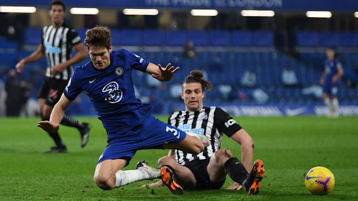 Chelsea e Newcastle United duelam neste sábado pela Premier League.