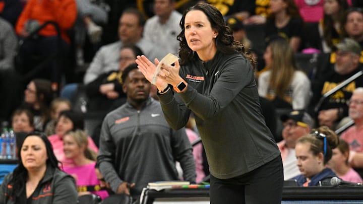 Feb 25, 2024; Iowa City, Iowa, USA; Illinois Fighting Illini head coach Shauna Green reacts against the Iowa Hawkeyes during the fourth quarter at Carver-Hawkeye Arena. Mandatory Credit: Jeffrey Becker-Imagn Images