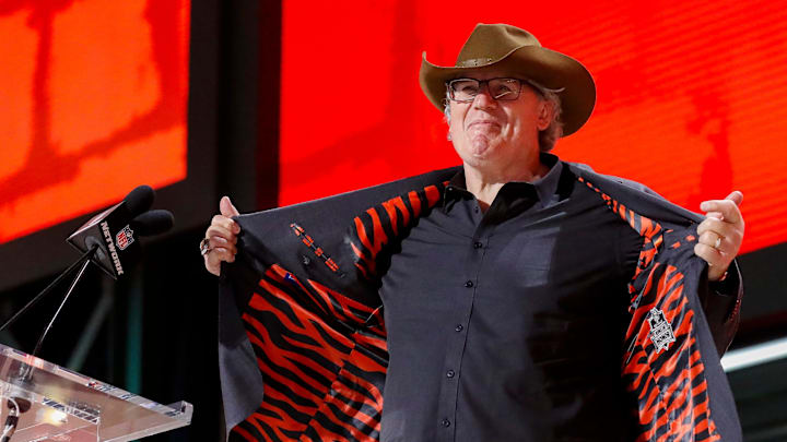 Former Cincinnati Bengals defensive lineman Tim Krumrie shows off the tiger-striped lining of his suit before announcing the team’s selection with the 49th overall pick during the second round of the 2025 NFL Draft on Friday, April 25, 2025, at Lambeau Field in Green Bay, Wisconsin. The draft runs through April 26.
Tork Mason/USA TODAY NETWORK-Wisconsin