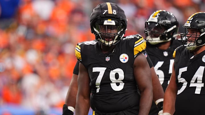 Sep 15, 2024; Denver, Colorado, USA; Pittsburgh Steelers guard James Daniels (78) wears a guardian cap in the second half against the Denver Broncos at Empower Field at Mile High. Mandatory Credit: Ron Chenoy-Imagn Images