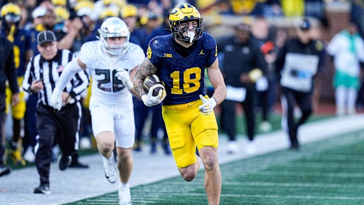 Michigan tight end Colston Loveland (18) runs against Oregon linebacker Bryce Boettcher (28) during the first half at Michigan Stadium in Ann Arbor on Saturday, Nov. 2, 2024.