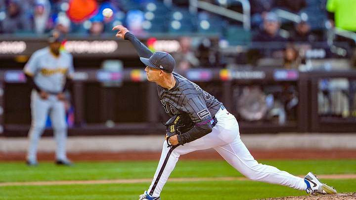 New York Mets pitcher Luke Weaver delivers a pitch against the Pittsburgh Pirates.