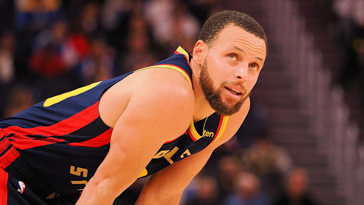 Jan 23, 2025; San Francisco, California, USA; Golden State Warriors guard Stephen Curry (30) between plays against the Chicago Bulls during the fourth quarter at Chase Center. Mandatory Credit: Kelley L Cox-Imagn Images