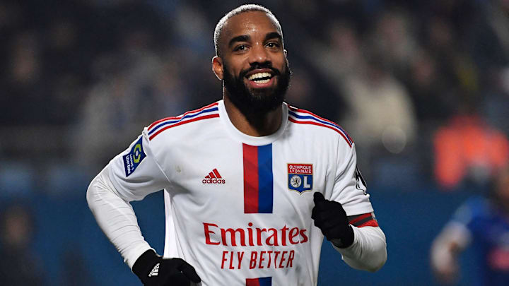 Alexandre Lacazette inscrit le deuxième but de l'OL face au LOSC.