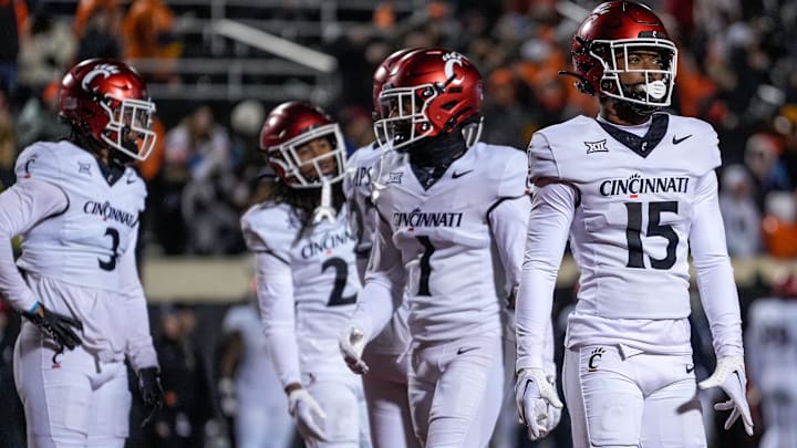 Cincinnati Bearcats defense during game against Oklahoma State Cowboys