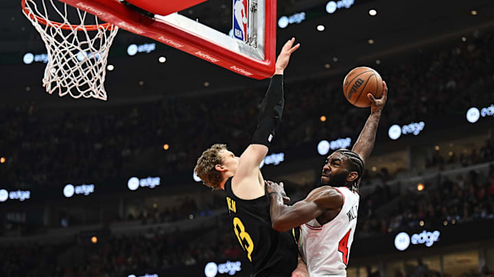 Jan 7, 2023; Chicago, Illinois, USA;  Chicago Bulls forward Patrick Williams (44) controls the ball