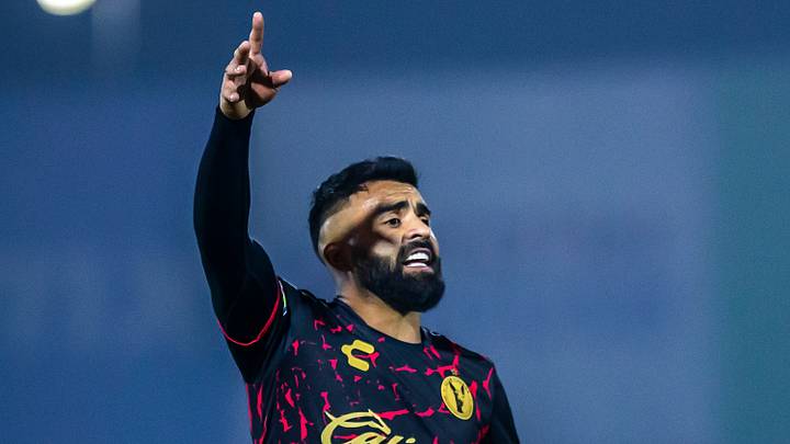 Tras un largo y exitoso camino por México, el argentino Alexis Canelo se marchó para firmar con Independiente Avellaneda. Tras un largo y exitoso camino por México, el argentino Alexis Canelo se marchó para firmar con Independiente Avellaneda.