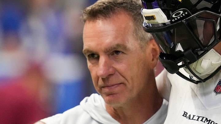 Indianapolis Colts defensive coordinator Lou Anarumo 