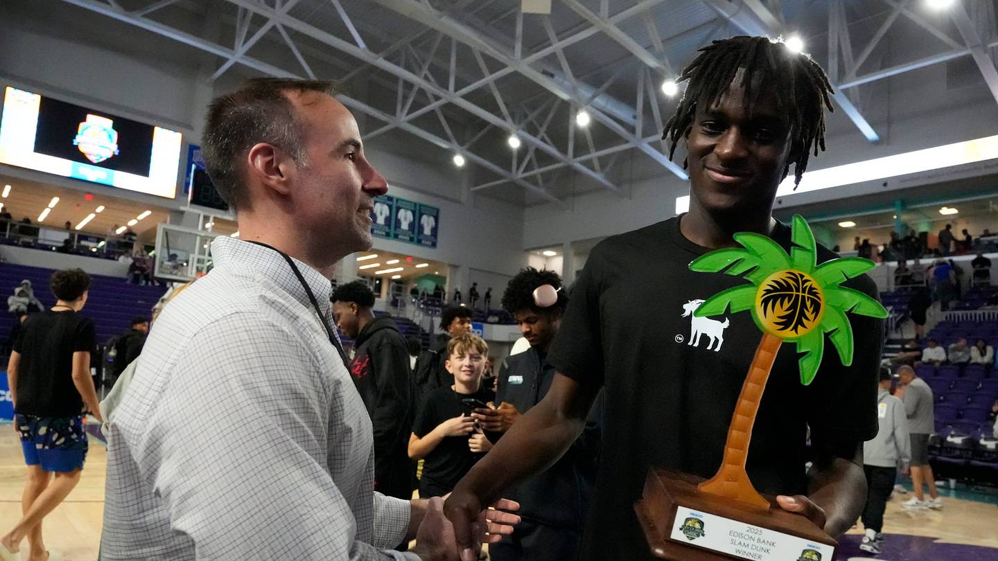 Abdou Toure Provides Arkansas the Perfect Offensive Combo
