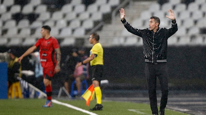 Bruno Lage fez sua estreia como treinador alvinegro