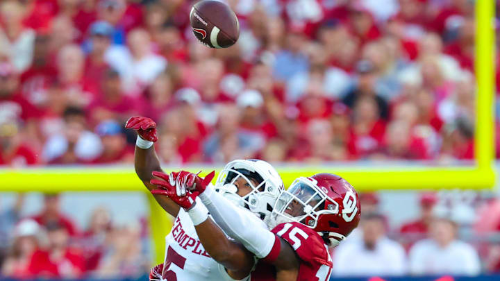 Oklahoma Sooners defensive back Kendel Dolby (15) Oklahoma Sooners defensive back Kendel Dolby (15)