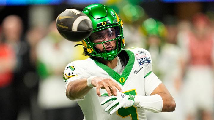 Oregon Ducks quarterback Dante Moore Oregon Ducks quarterback Dante Moore
