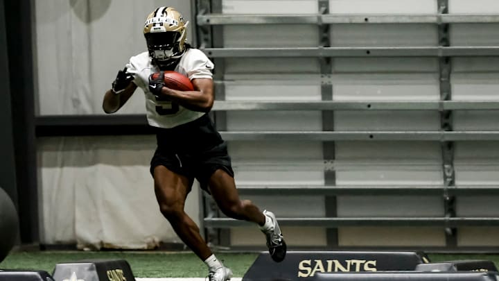 Kendre Miller runs a drill
