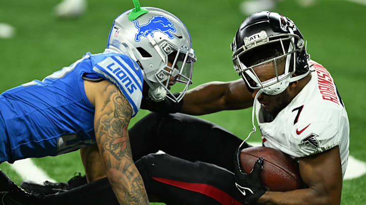 Sep 24, 2023; Detroit, Michigan, USA; Atlanta Falcons running back Bijan Robinson (7) has his helmet