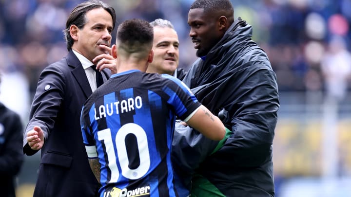 Simone Inzaghi, head coach of Fc Internazionale (L)...