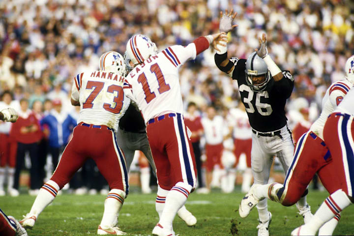 Jan 5, 1986; Los Angeles, CA, USA; FILE PHOTO; Los Angeles Raiders defensive back Mike Davis (36) pressures New England Patri Jan 5, 1986; Los Angeles, CA, USA; FILE PHOTO; Los Angeles Raiders defensive back Mike Davis (36) pressures New England Patri