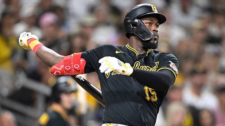 Aug 25, 2026; San Diego, California, USA; Pittsburgh Pirates center fielder Oneil Cruz (15) hits a solo home run during the ninth inning against the San Diego Padres at Petco Park. Mandatory Credit: Denis Poroy-Imagn Images Aug 25, 2026; San Diego, California, USA; Pittsburgh Pirates center fielder Oneil Cruz (15) hits a solo home run during the ninth inning against the San Diego Padres at Petco Park. Mandatory Credit: Denis Poroy-Imagn Images