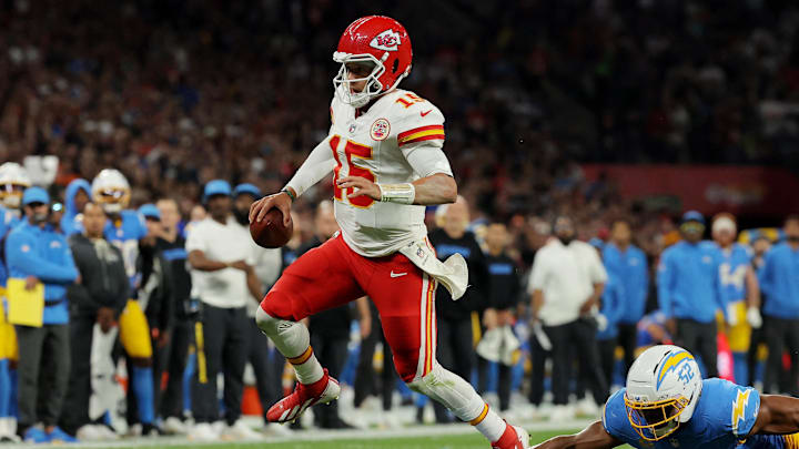 [US, Mexico & Canada customers only] Sep 5, 2025; Sao Paulo, BRAZIL; Kansas City Chiefs quarterback Patrick Mahomes (15) runs against Los Angeles Chargers linebacker Khalil Mack (52) in the second half during a NFL game at Corinthians Arena. Mandatory Credit: Amanda Perobelli/Reuters via Imagn Images