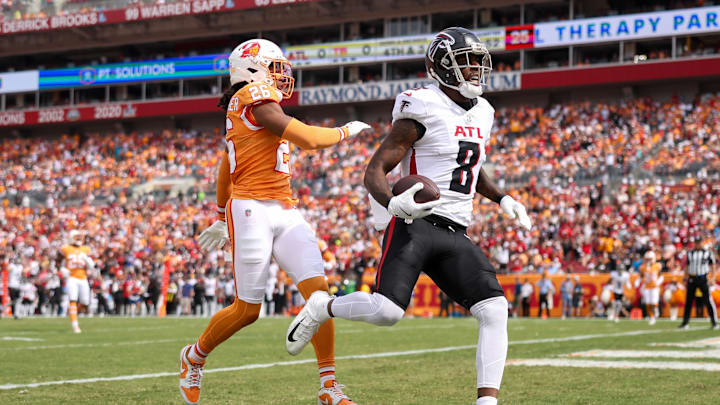Atlanta Falcons tight end Kyle Pitts caught two touchdown passes in the first half against the Tampa Bay Buccaneers. Atlanta Falcons tight end Kyle Pitts caught two touchdown passes in the first half against the Tampa Bay Buccaneers.