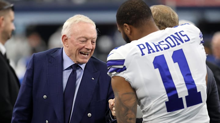 Dallas Cowboys owner Jerry Jones meets with Micah Parsons before the NFC Wild Card game against the San Francisco 49ers