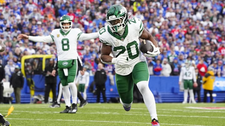 Dec 29, 2024; Orchard Park, New York, USA; New York Jets running back Breece Hall (20) runs with the ball against the Buffalo Bills during the first half at Highmark Stadium. Mandatory Credit: Gregory Fisher-Imagn Images Dec 29, 2024; Orchard Park, New York, USA; New York Jets running back Breece Hall (20) runs with the ball against the Buffalo Bills during the first half at Highmark Stadium. Mandatory Credit: Gregory Fisher-Imagn Images