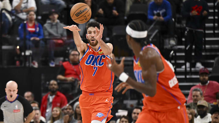 Nov 2, 2024; Inglewood, California, USA; Oklahoma City Thunder forward Chet Holmgren (7) passes against the LA Clippers during the second half at Intuit Dome. Mandatory Credit: Jonathan Hui-Imagn Images