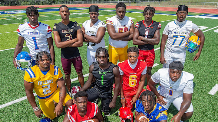 Deuce Knight stands among a group of very highly-rated recruits