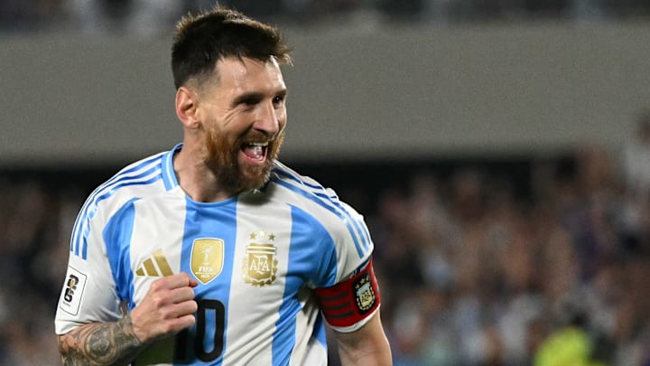 Messi celebró tres goles ante Bolivia 