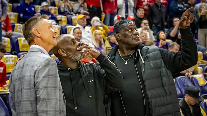 Detlef Schrempf is joined by Gary Payton and Shawn Kemp as his No. 22 is retired at the UW.