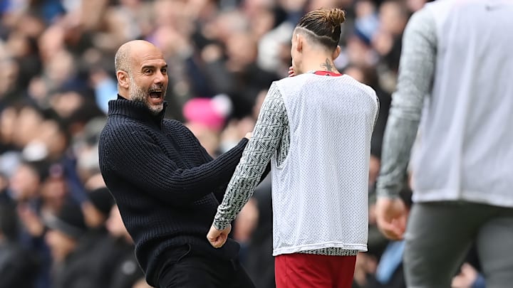 Pep Guardiola a célébré devant les joueurs de Liverpool.