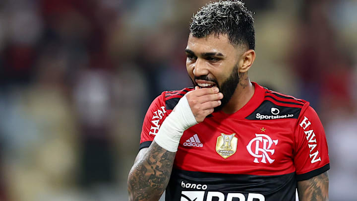 Atacante teve seu rosto atingido por copo de cerveja no Maracanã