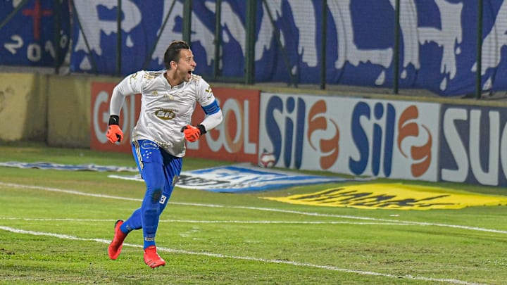 Atleta fica no clube até dezembro de 2022