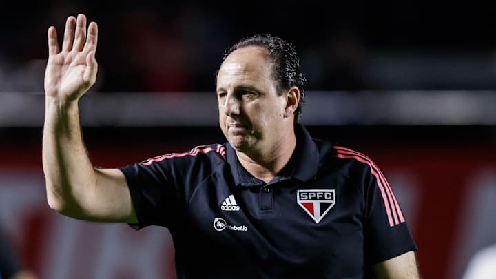 Postura ativa do presidente Casares pode render até 12 novas peças a Rogério Ceni em 2022