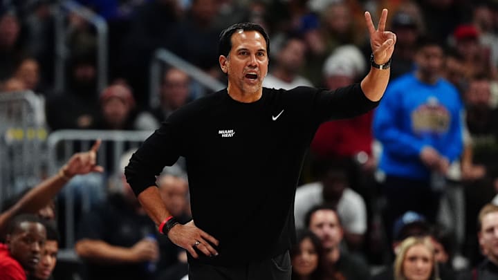 Spoelstra calls out signals for the Miami Heat.